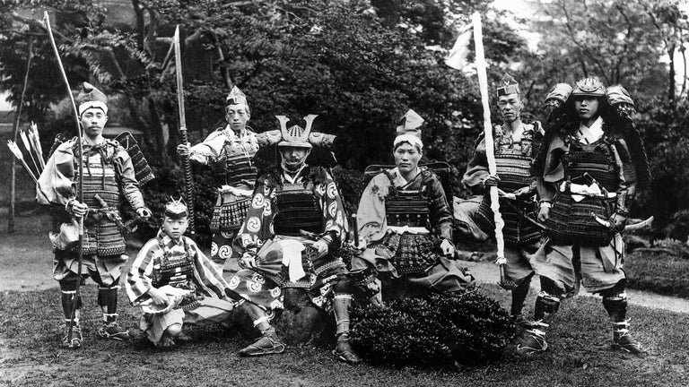 Razpad samurajev: Vloga in padec klasičnih vojščakov v spreminjajoči se japonski družbi