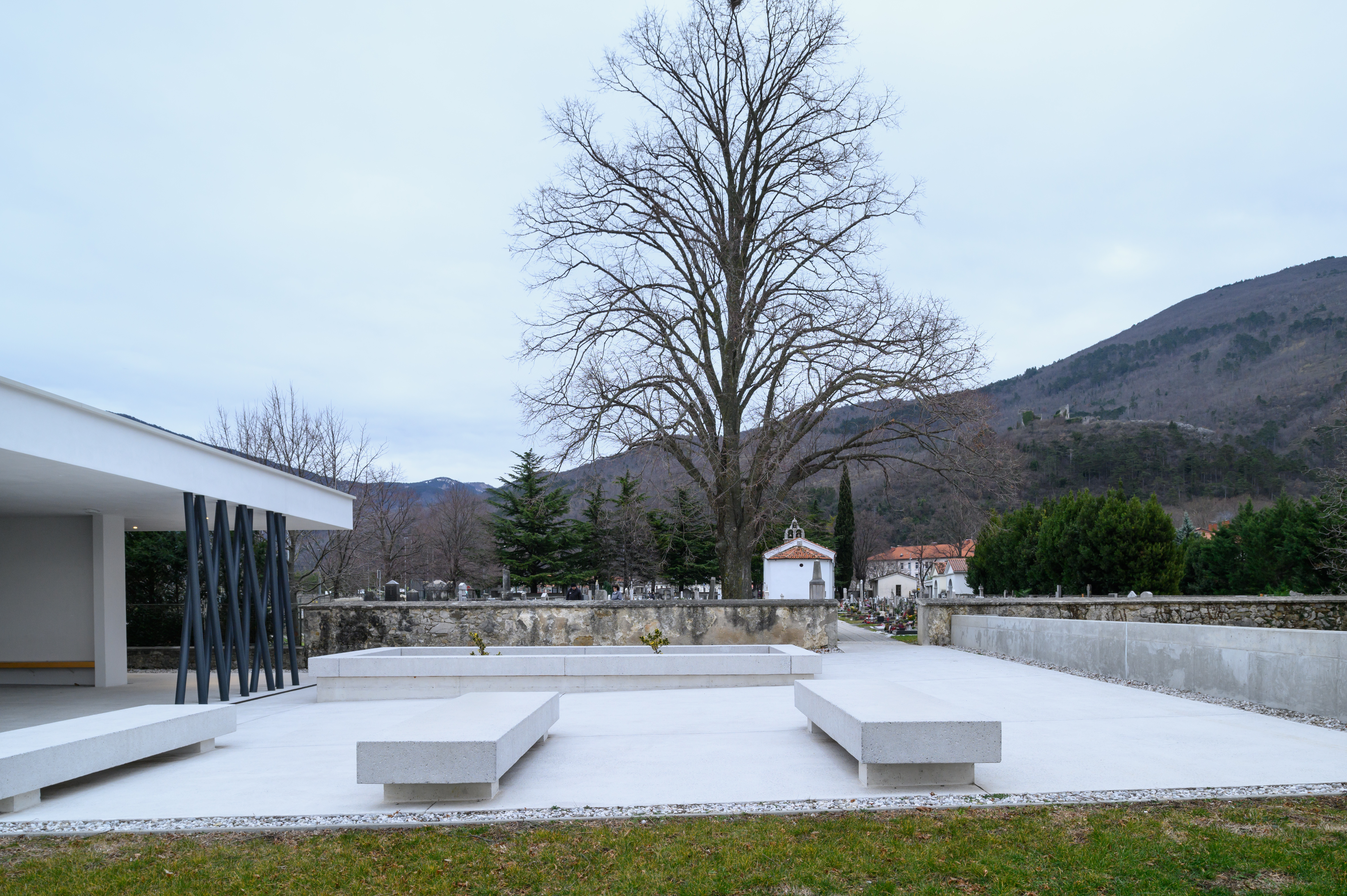 Foto: Miran Kambič  / Poslovilna vežica Vipava